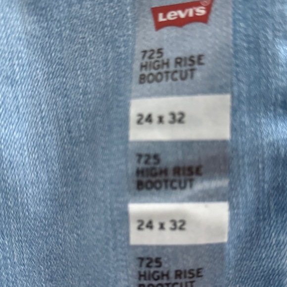 Levi's NWT 725 High-Rise Bootcut Jeans - Picture 8 of 9